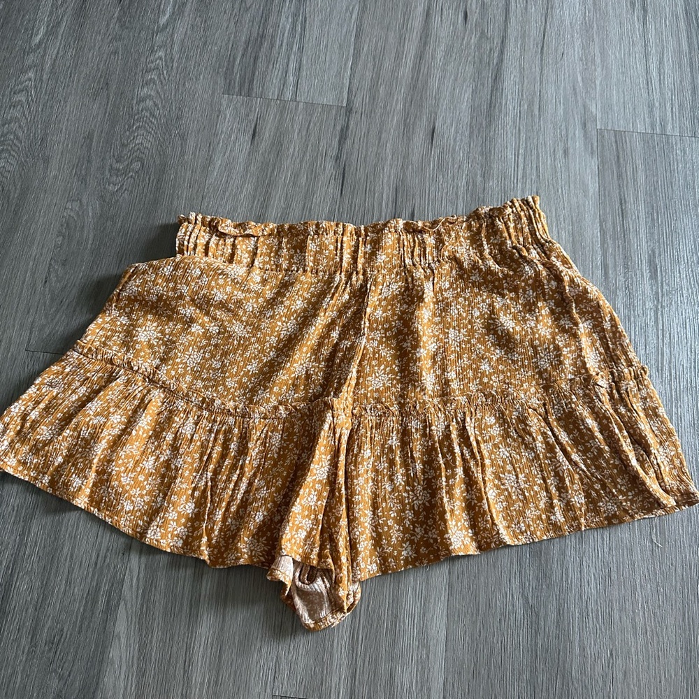 Floral Tan Women's Shorts
